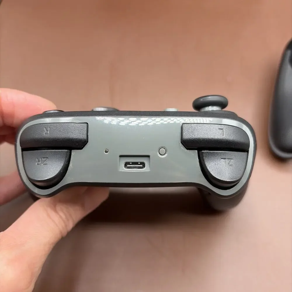 Bundle: x2 Nintendo Switch Controller, Docking Station, Joy Con Grip